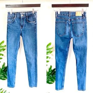 Zara High Waisted Cropped Skinny Jeans